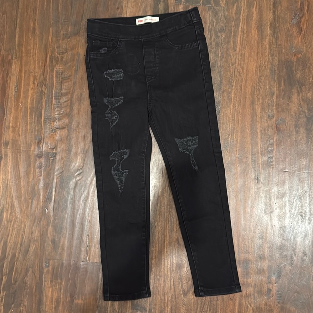 Distressed black Levi’s.